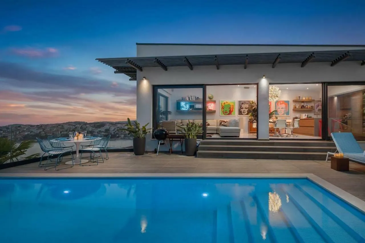 Luxury Villa Riva With Infinity Pool Okrug Gornji 0*,