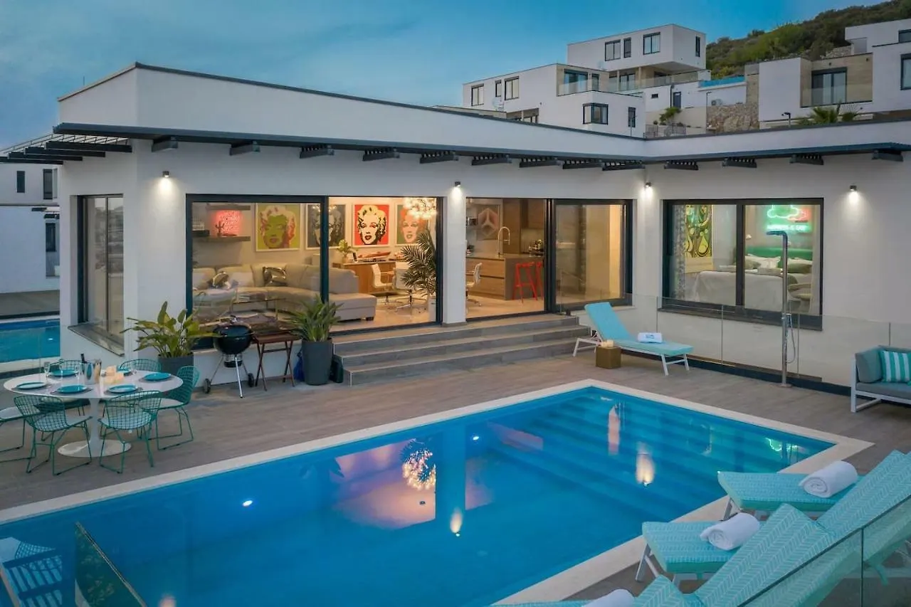 Luxury Villa Riva With Infinity Pool Okrug Gornji 0*,