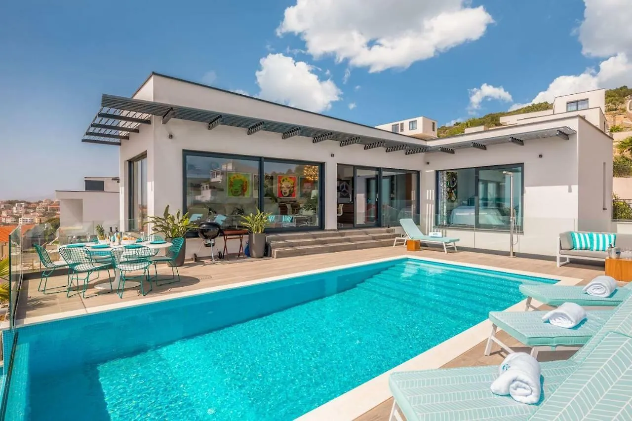 Luxury Villa Riva With Infinity Pool Okrug Gornji 0*,